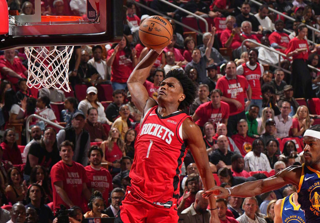 勇士绝地反击火箭，加里纳利送出助攻