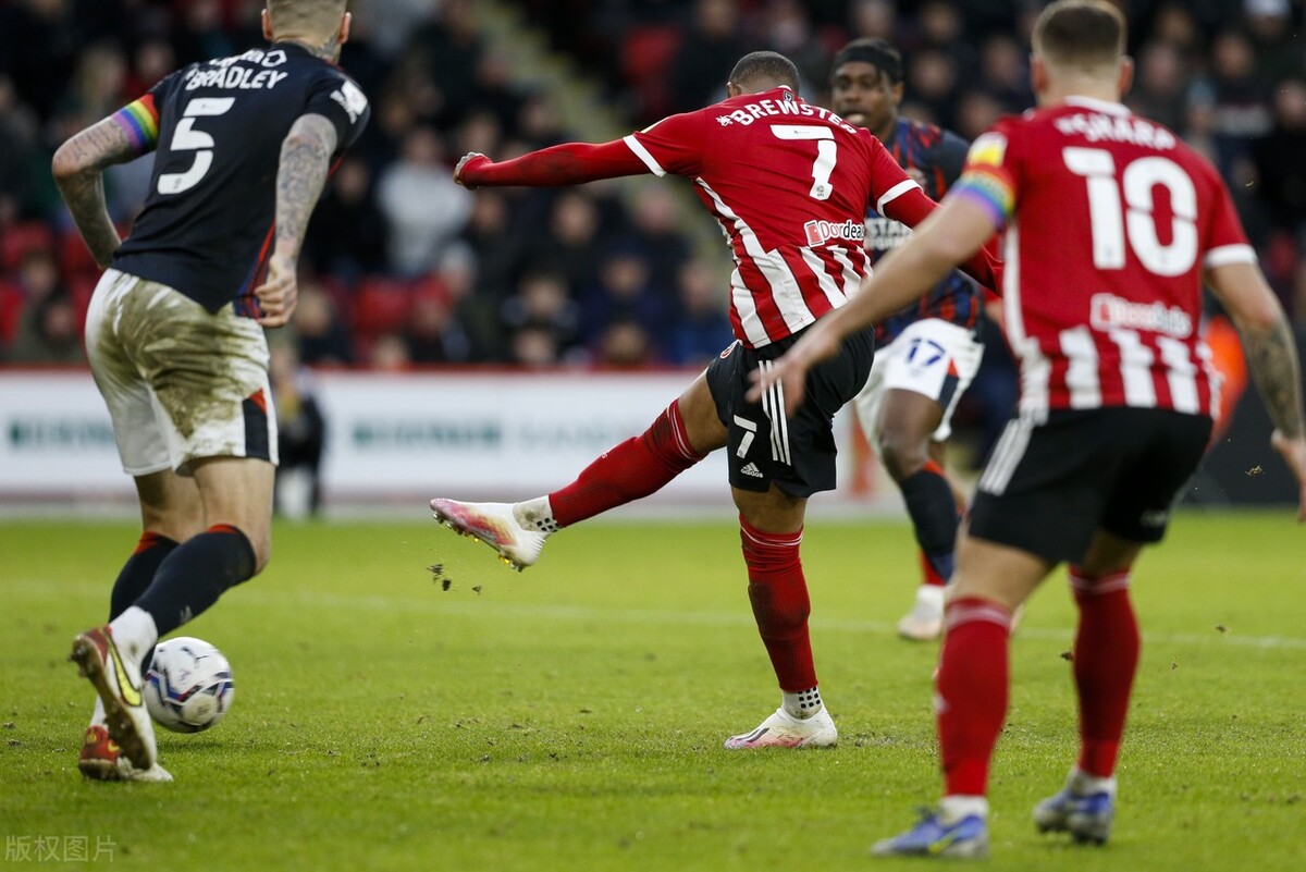 米兰体育官网-博尔顿磕磕绊绊，英冠排名下滑