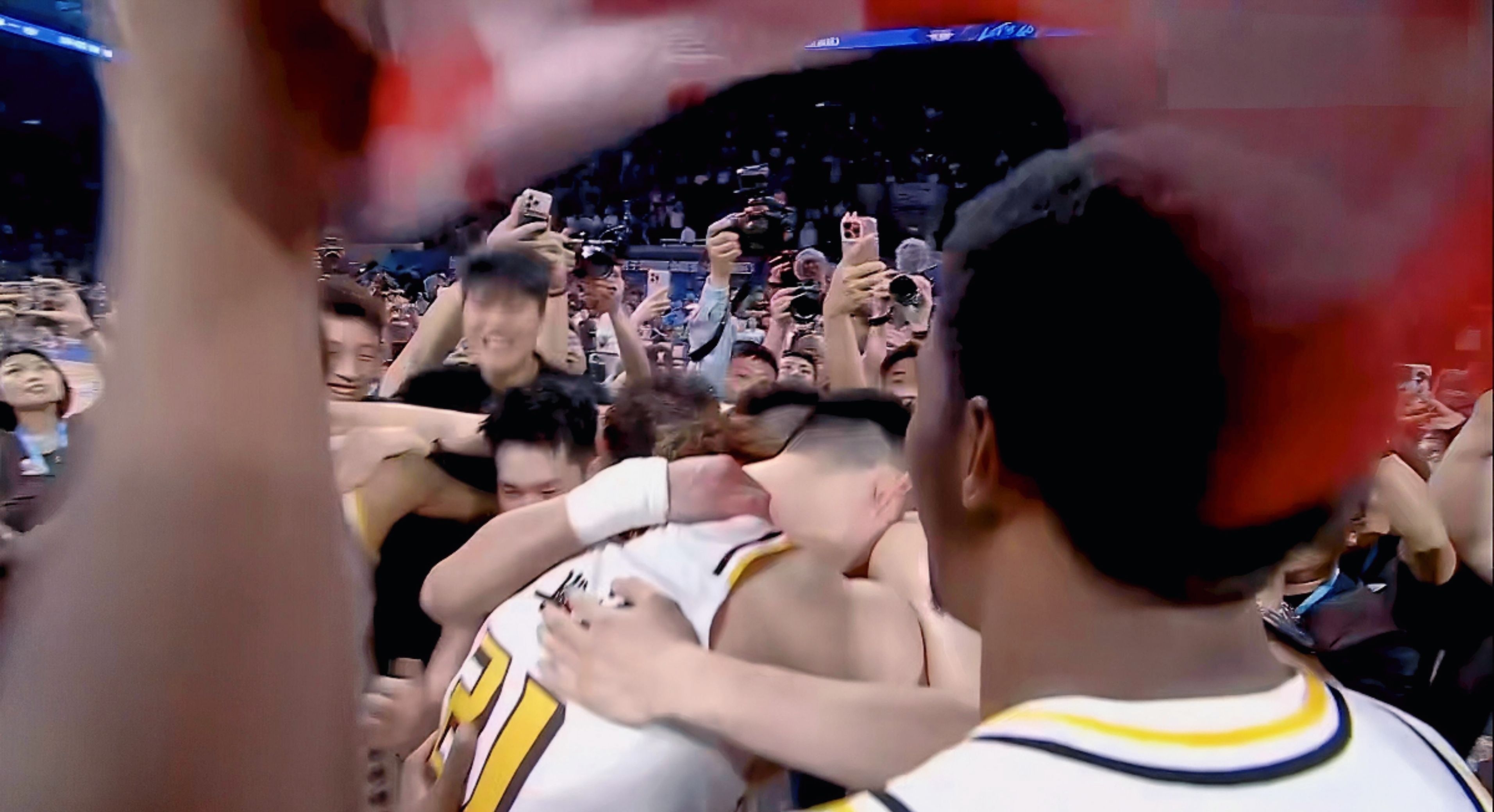 实力平均的两支球队对抗，场面激烈异常的简单介绍