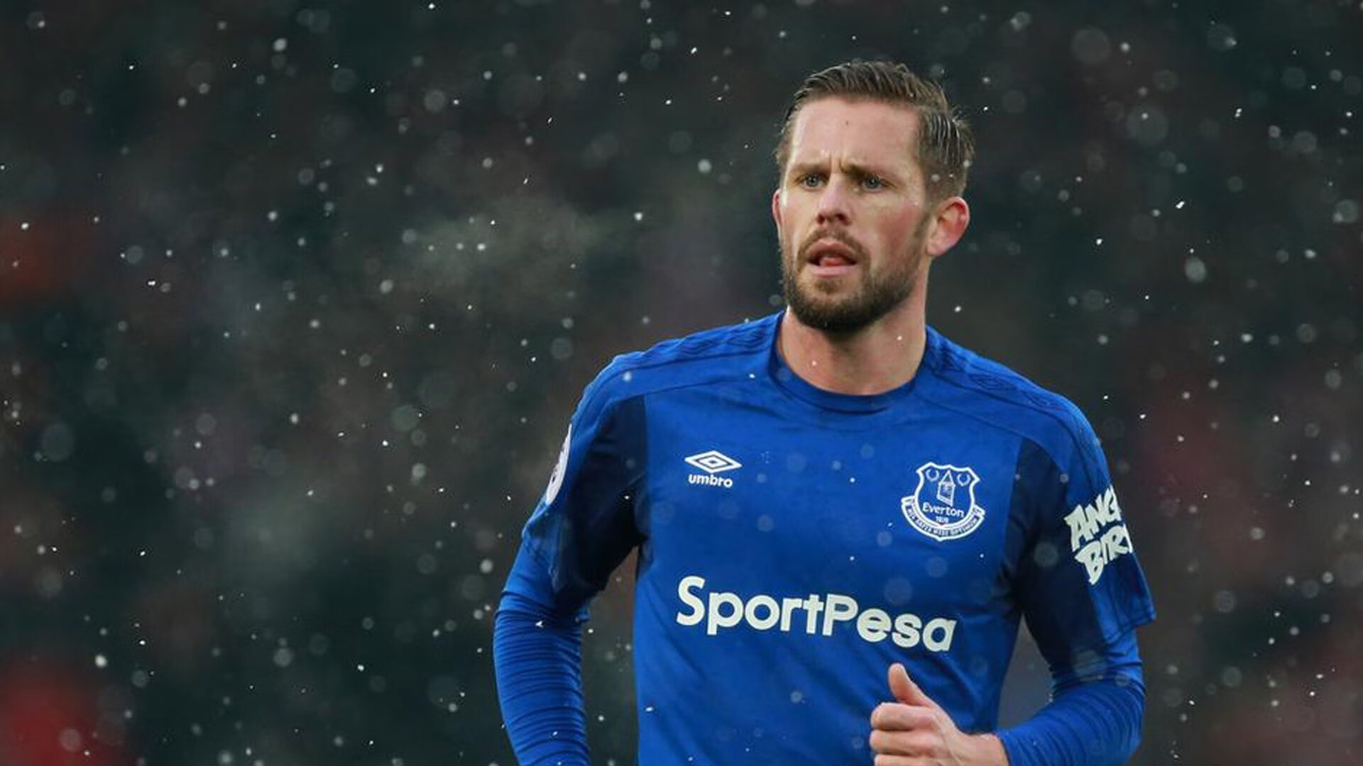 米兰体育入口-莱万一剑封喉，波兰带走乌拉圭书写历史新章