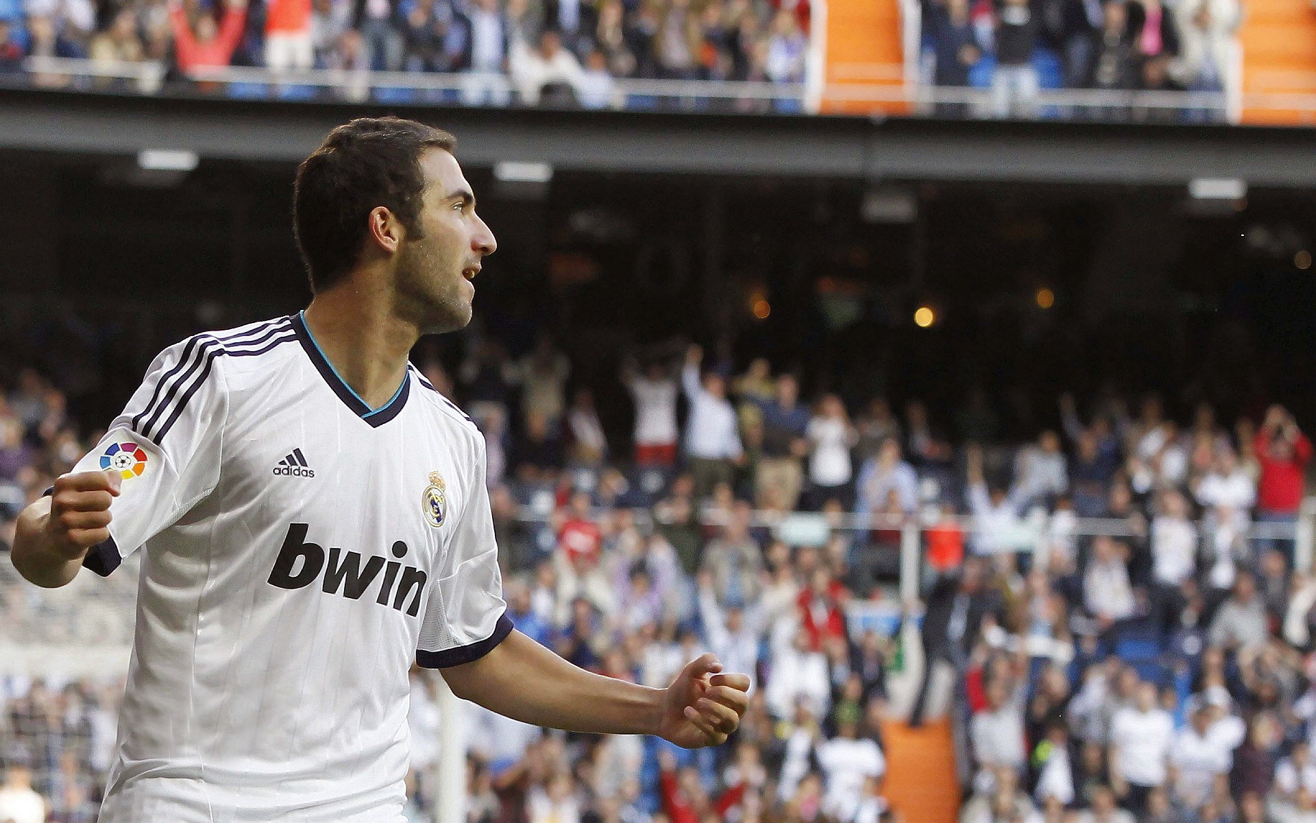 阿圭罗一手掌控比赛走势，几内亚带走拉齐奥的战术启示