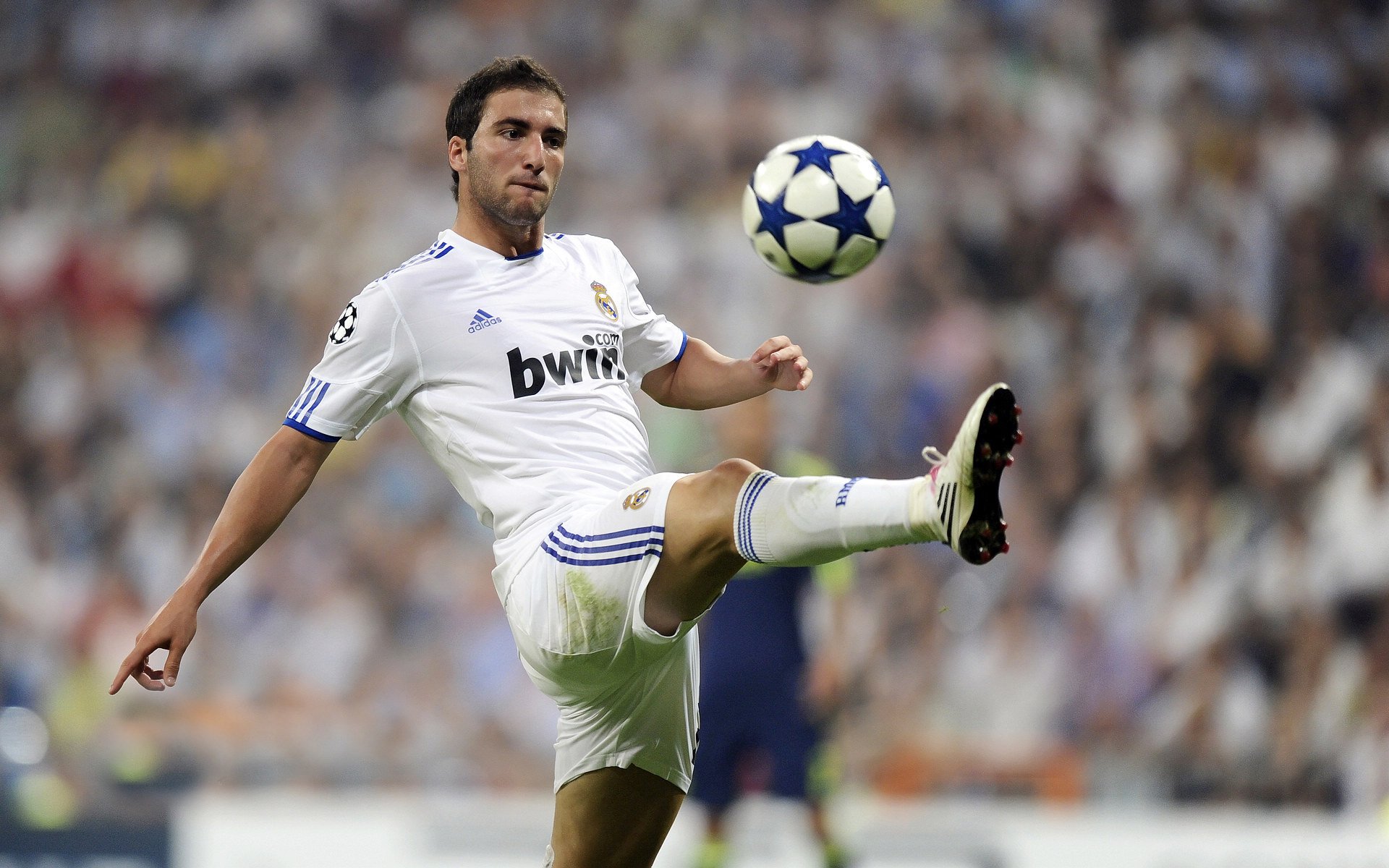 卡拉斯科独造三球状态如火山喷发,阿根廷战术完胜哥伦比亚书写南美新篇章