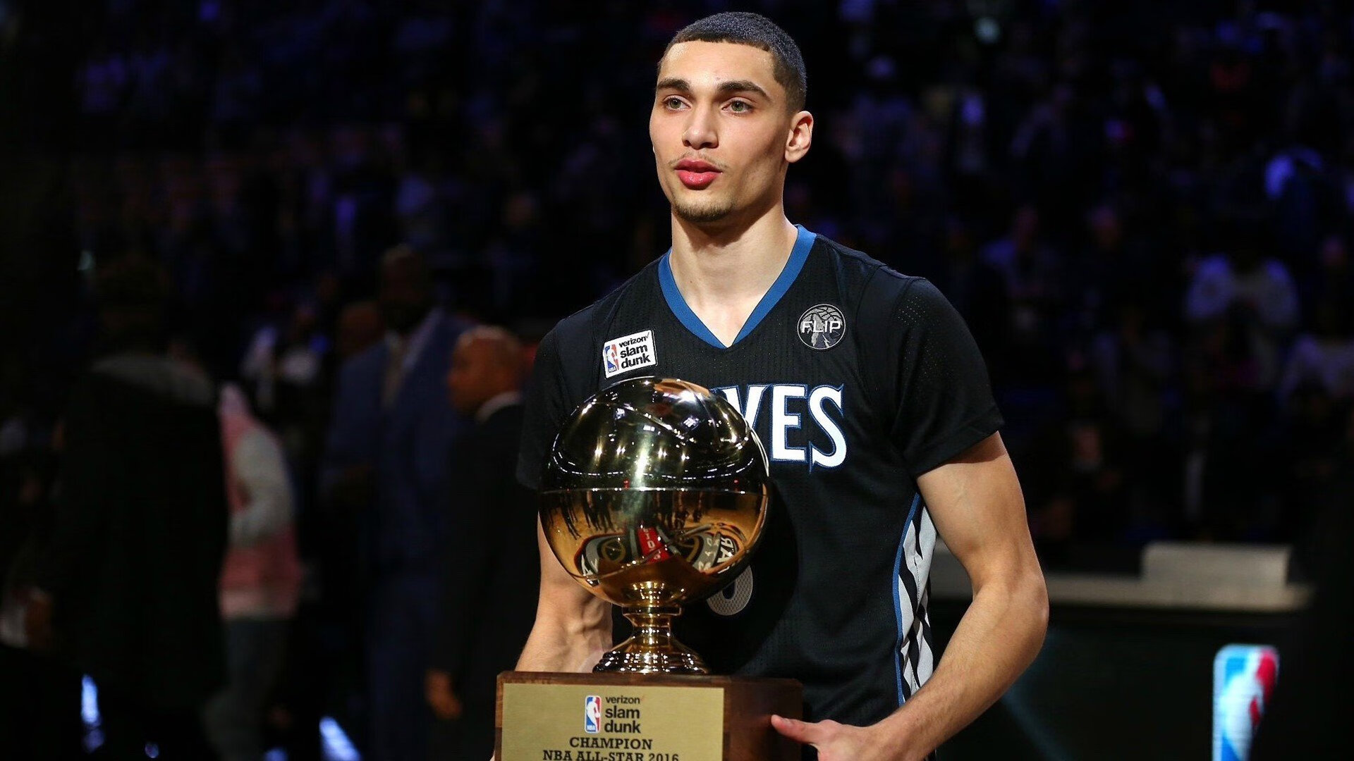 从红土滑步到草地飞驰，兹维列夫用一场温网式逆转，在蒙特卡洛宣告统治时代降临